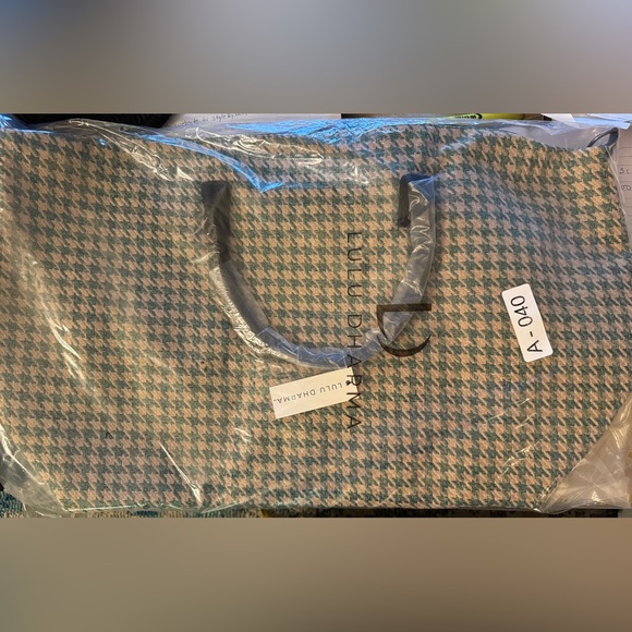 Lulu Dharma Traveler Weekender Tote Bag, Teal/Beige NWT Still in pkg - Picture 3 of 14